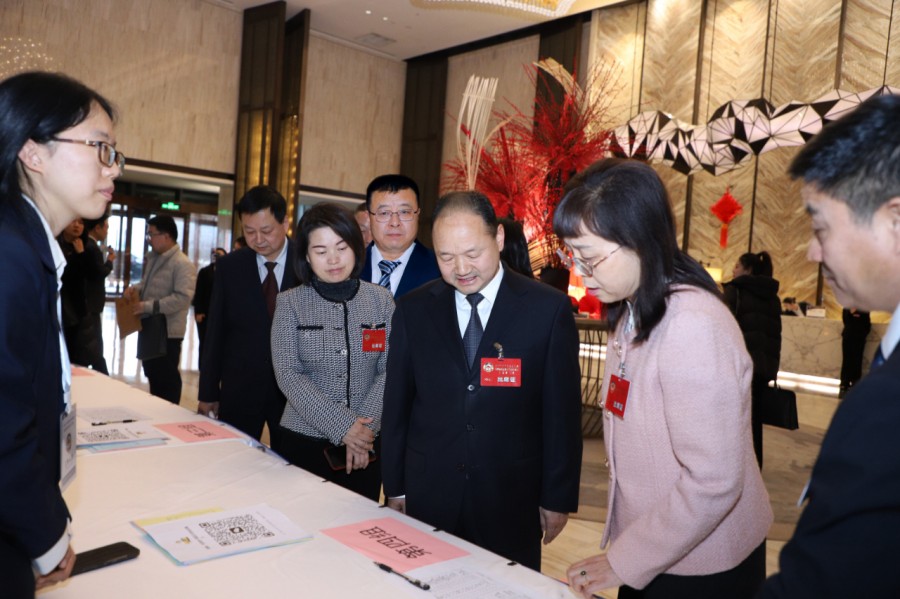 【聚焦两会】致敬,幕后的坚守!